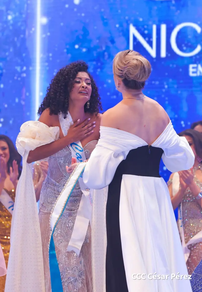 REINAS--(71)