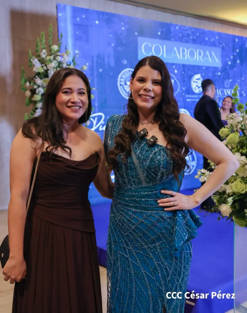 REINAS--(8)
