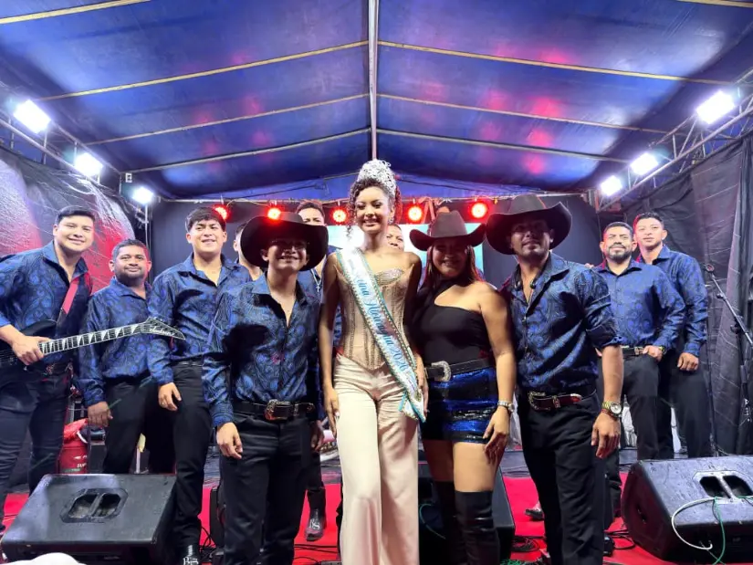 REINAS--(9)