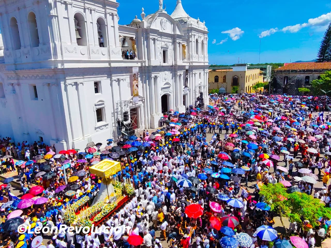 PROCESION1